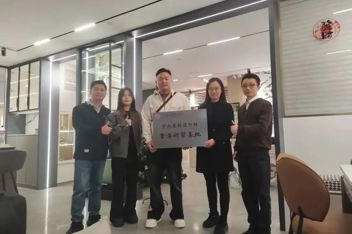 她从设计师助理做起，实习2个月即月入过万！