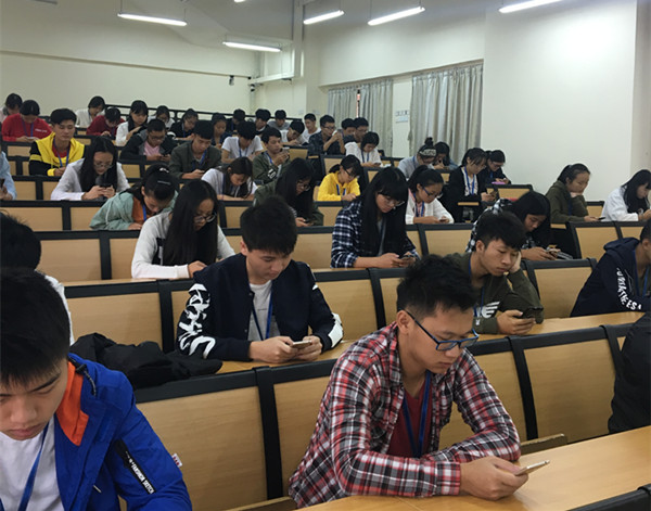 心理普查现场3.JPG