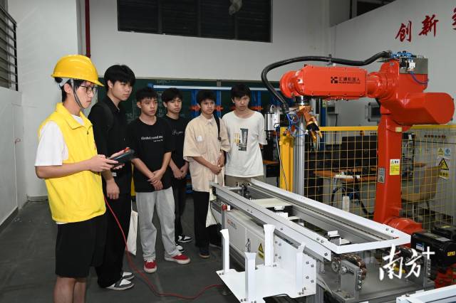 南方+：广东碧桂园职业学院校园开放日：展现办学特色，搭建沟通桥梁