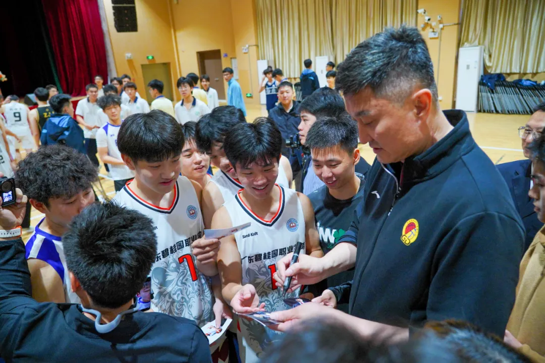 大咖开讲开学第一课，并受聘名誉校长，碧职学子有福了！