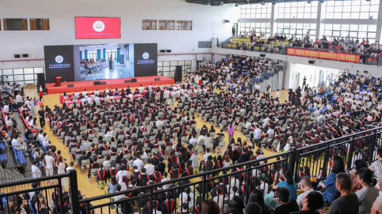 再见碧职，奔赴前程！直击2026年毕业典礼现场